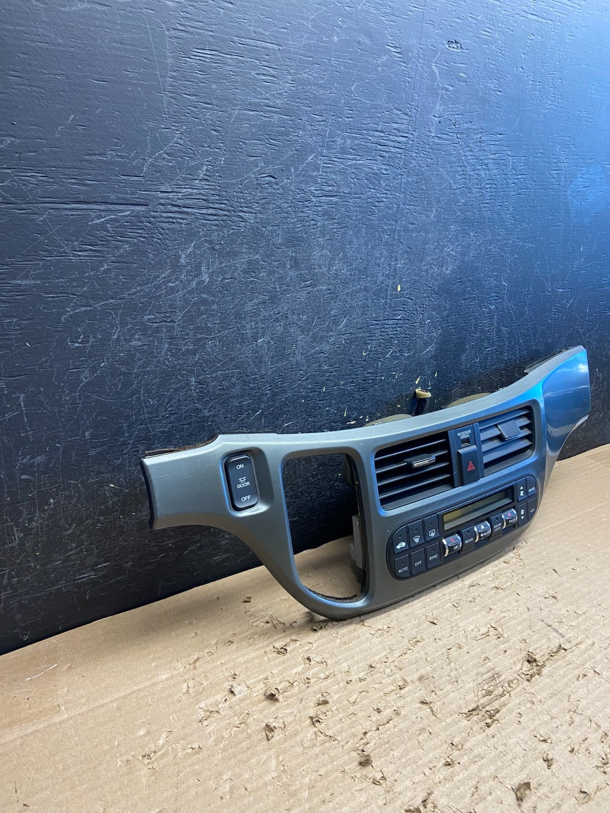 2005 to 2010 Honda Odyssey Radio Climate Control Dash Trim Bezel AG8772 DG1