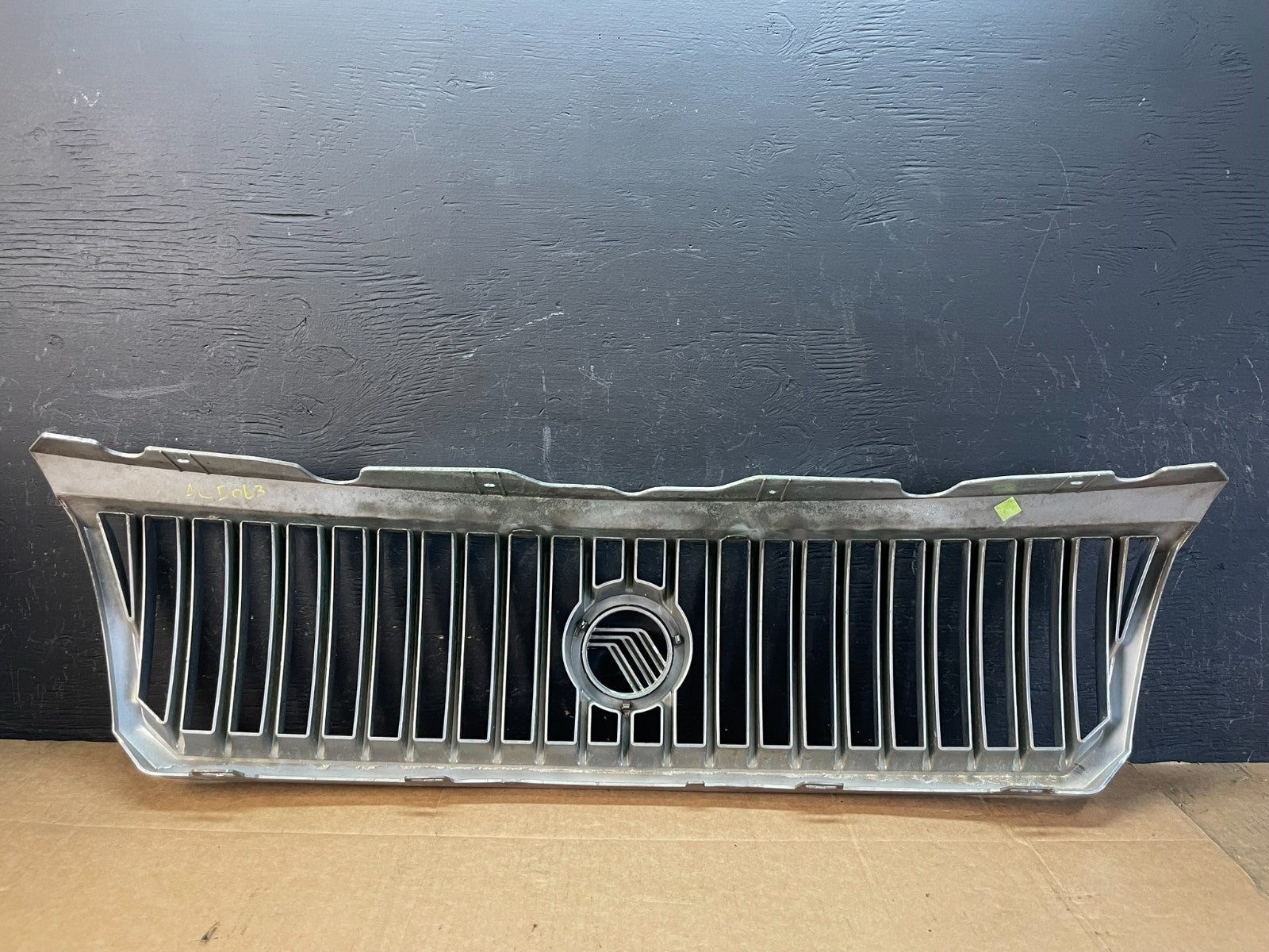 2002 to 2005 Mercury Mountaineer Front Upper Grill Grille AC5063 DG3