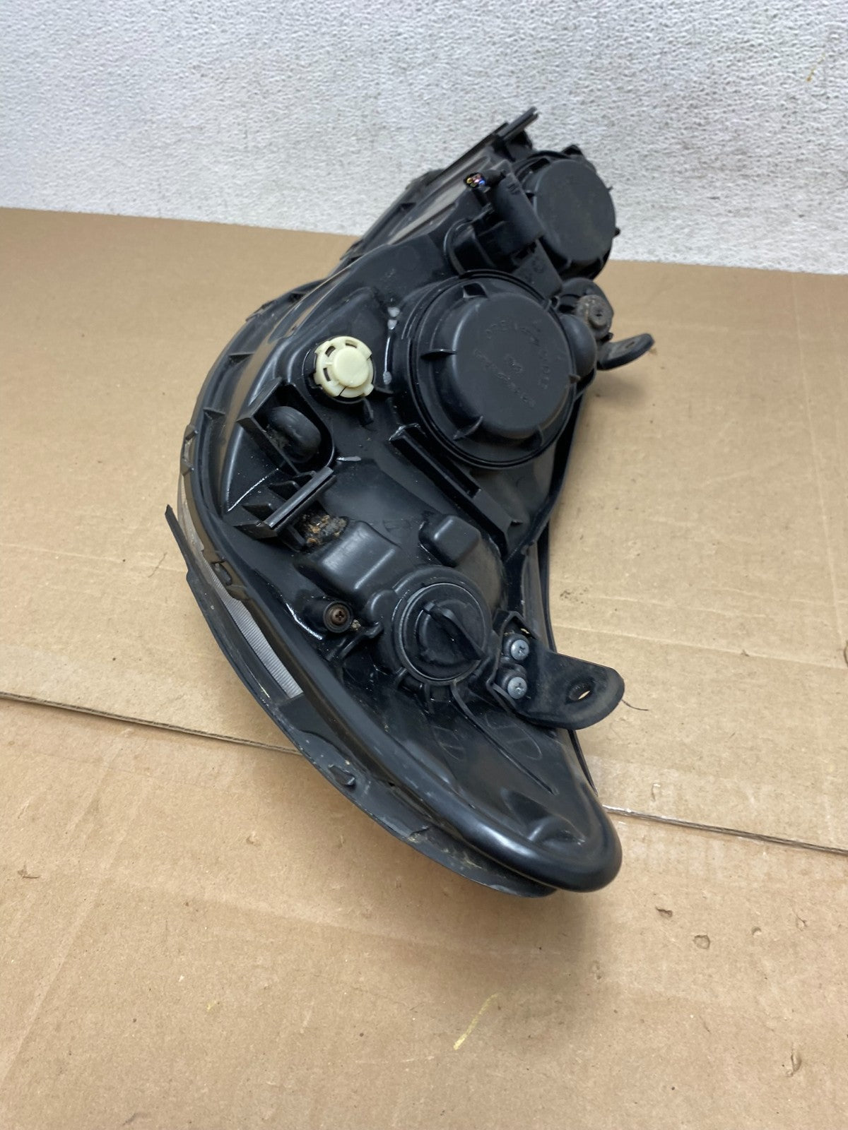 2007 2008 2009 2010 Hyundai Elantra Right Passenger Side Headlight AE4910 DW6