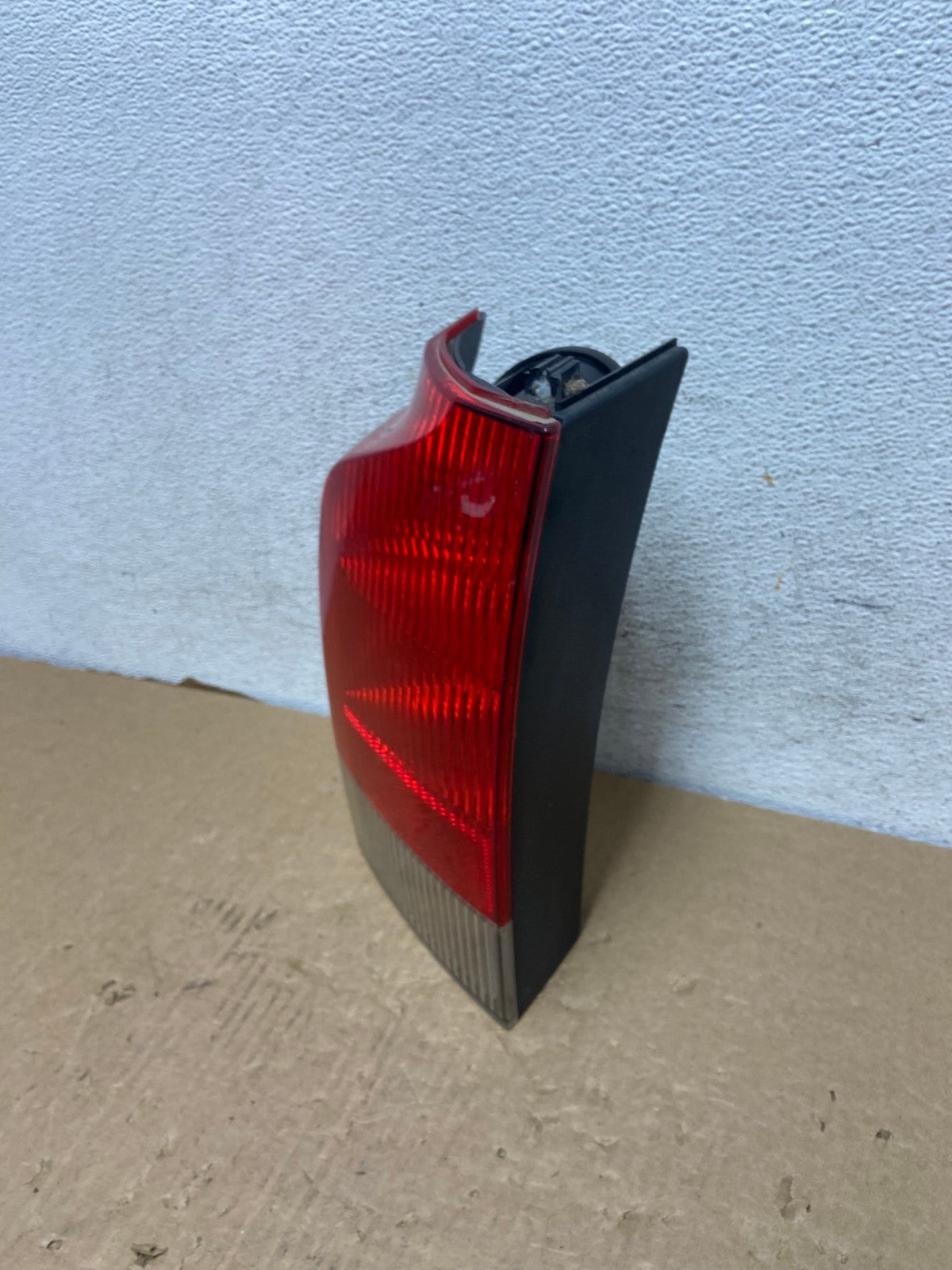 2001 - 2004 Volvo Xc70 V70 Left Driver LH Side Tail Light AF7444 LK1