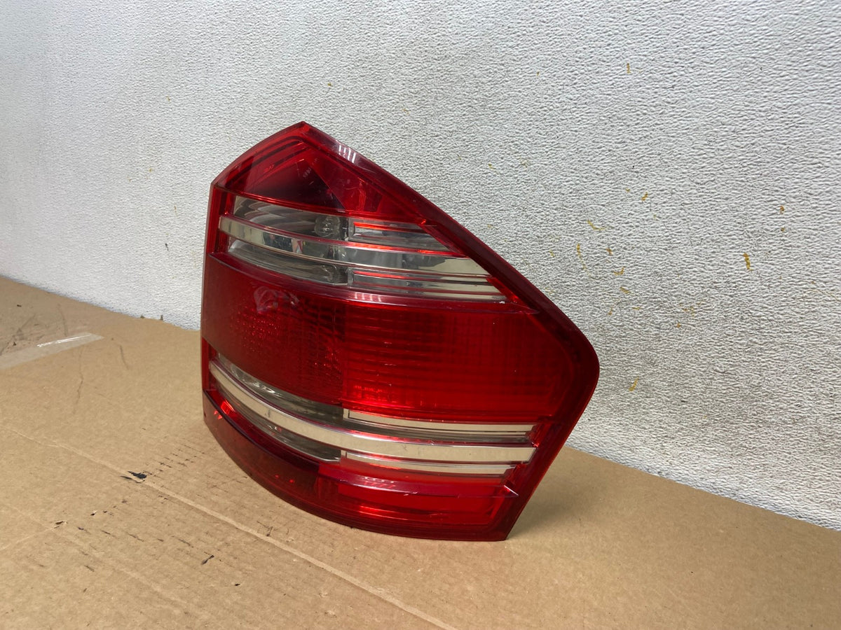 2007 to 2009 Mercedes GL-Class GL450 Right Passenger Tail Light AH7778 LK2