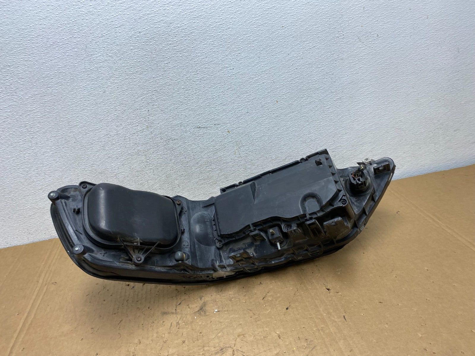 2005 to 2011 Lincoln Town Car Right Passenger Rh Side Headlight AD3236 DW6