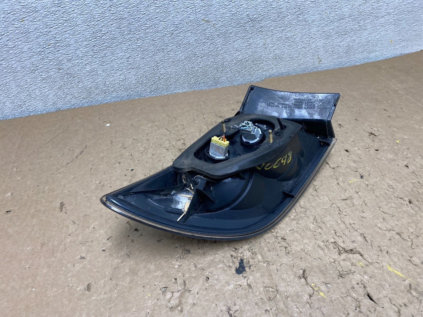 2004 2005 2006 Mazda 3 Hatchback Right Passenger Side Tail Light OEM V0698 DW5