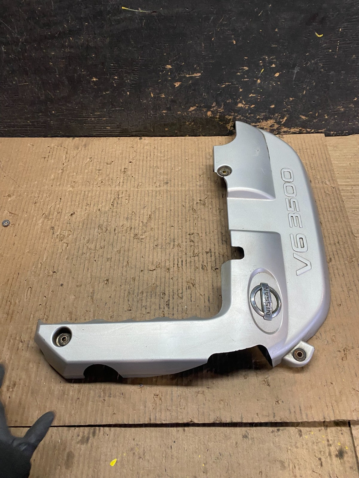 2001 to 2004 Nissan Pathfinder Engine Cover Ornament W6236 DG2