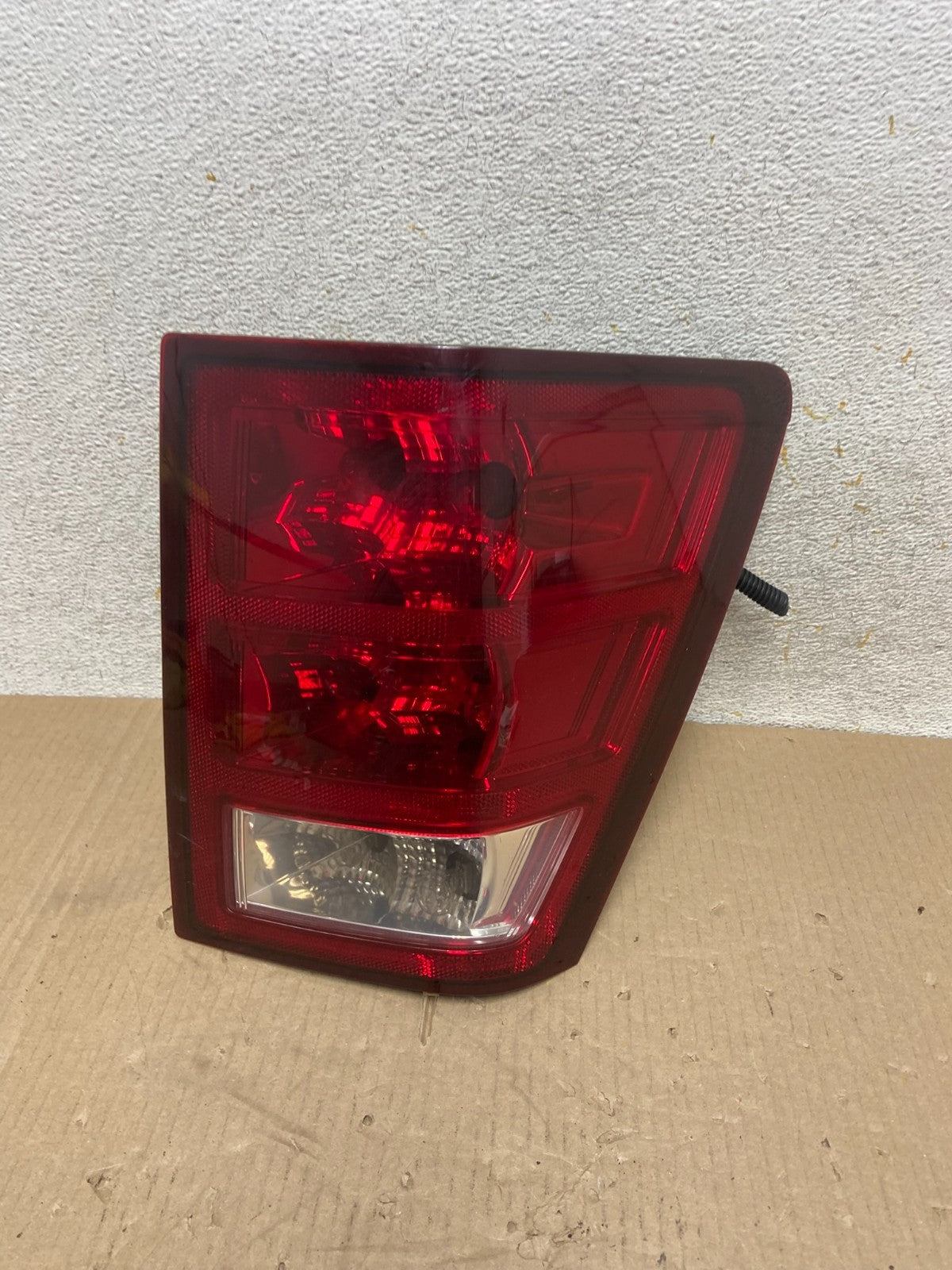 2005 - 2006 Jeep Grand Cherokee Right Passenger Rh Side Tail Light AI9551 LK0