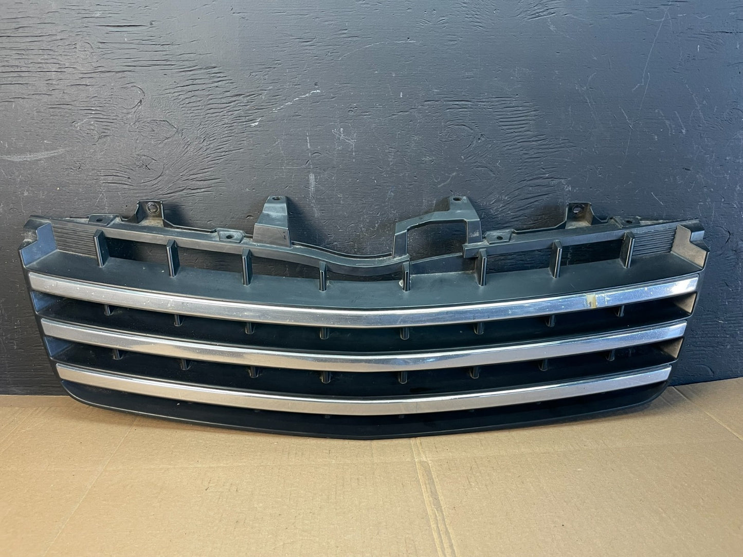 2008 to 2012 Kia Borrego Front Bumper Upper Grille Grill OEM ac2164 DG0