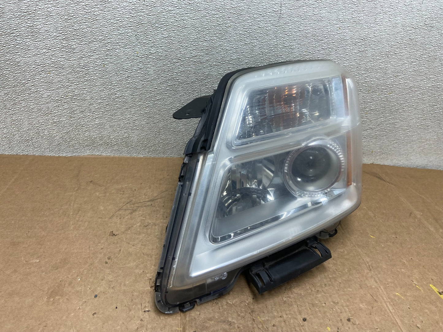 2010 to 2015 GMC Terrain Halogen Left Driver Lh Side Headlight AA2667 DW2