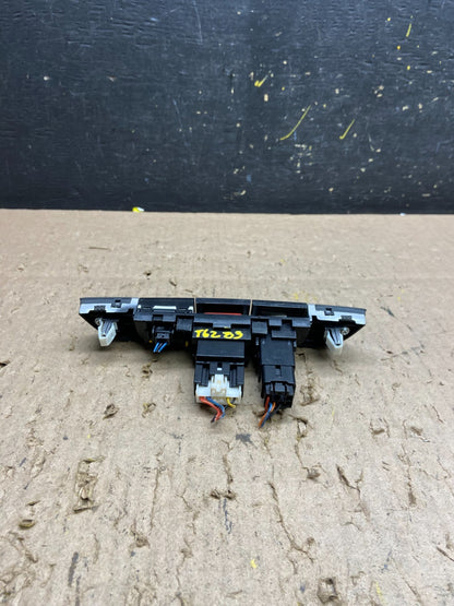 2010 to 2013 Hyundai Tucson Dash Dashboard Center Warning Hazard Switch T6285 DG3