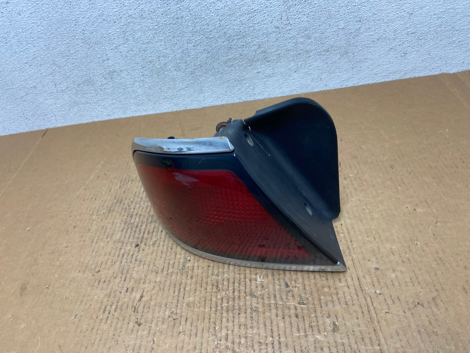 1997 - 1999 Buick Lesabre Left Driver Lh Side Tail Light AE1192 LK1