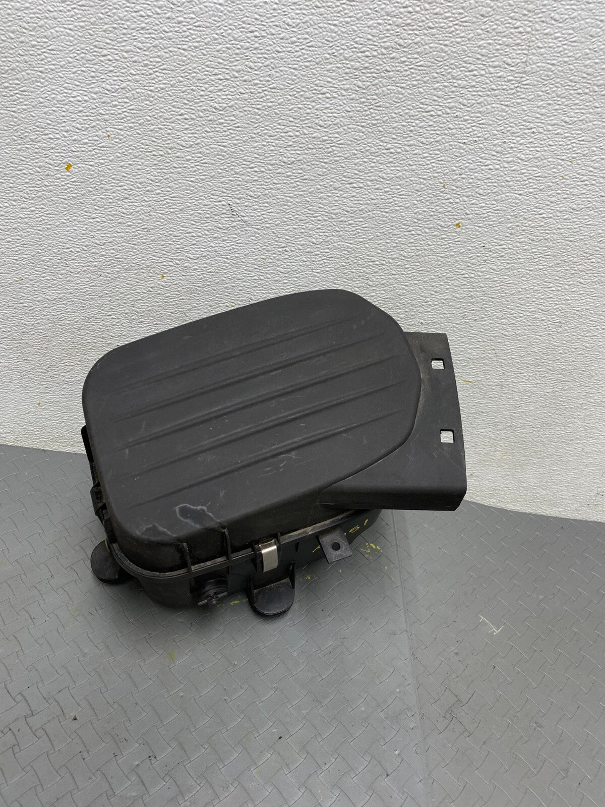 2017 to 2021 Maserati Quattroporte Right RH Engine Air Filter Box  A5151 DG10