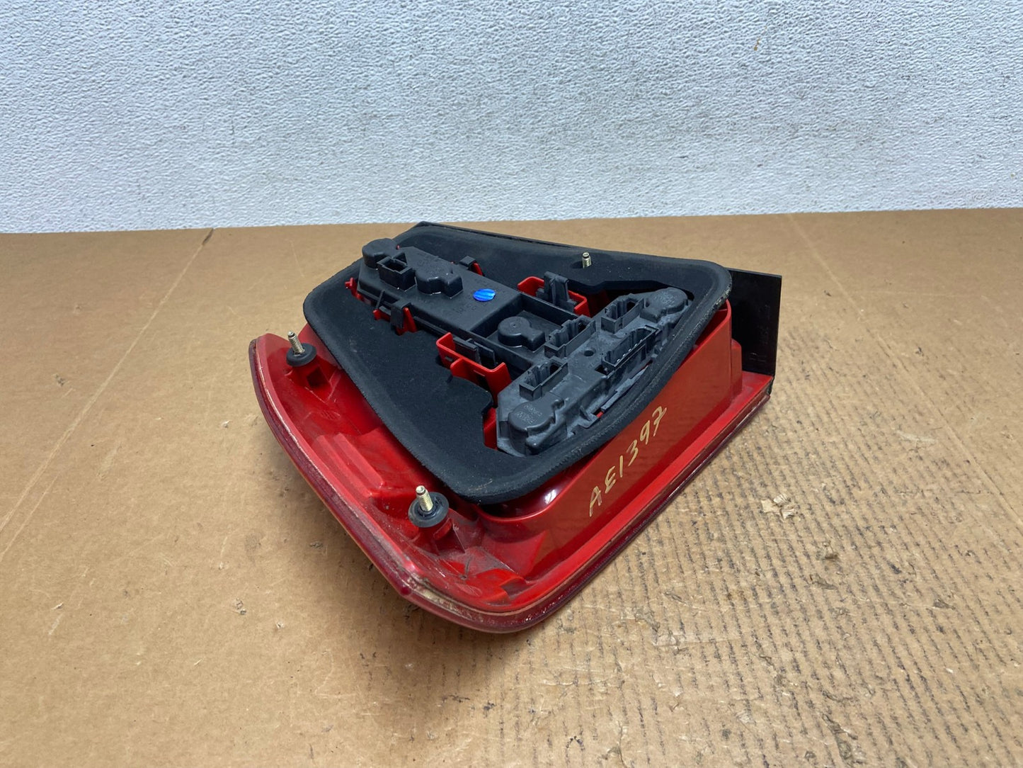 2004 to 2005 Volkswagen Jetta Right Passenger RH Side Tail Light AE1397 LK5