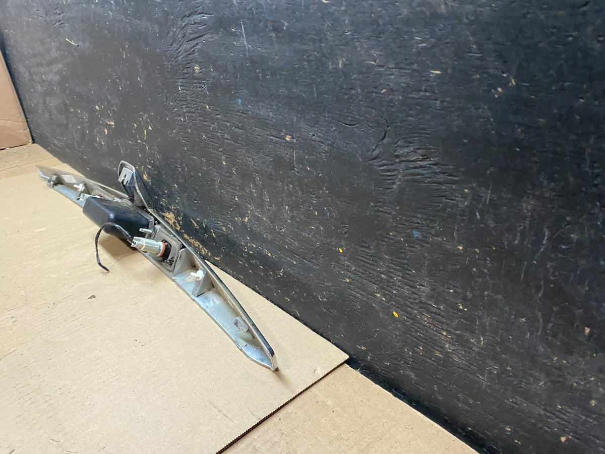 2009 to 2012 Lincoln MKS Trunk Moulding Chrome With Back Up W/O Camera u7451 DG4