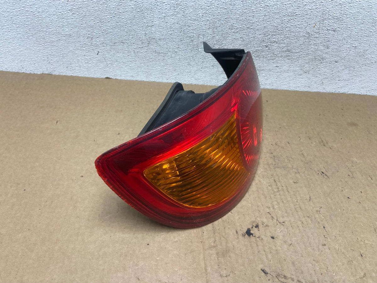 2001 to 2003 Hyundai Elantra Hatchback Left Driver Side Tail Light AF9752 LK2