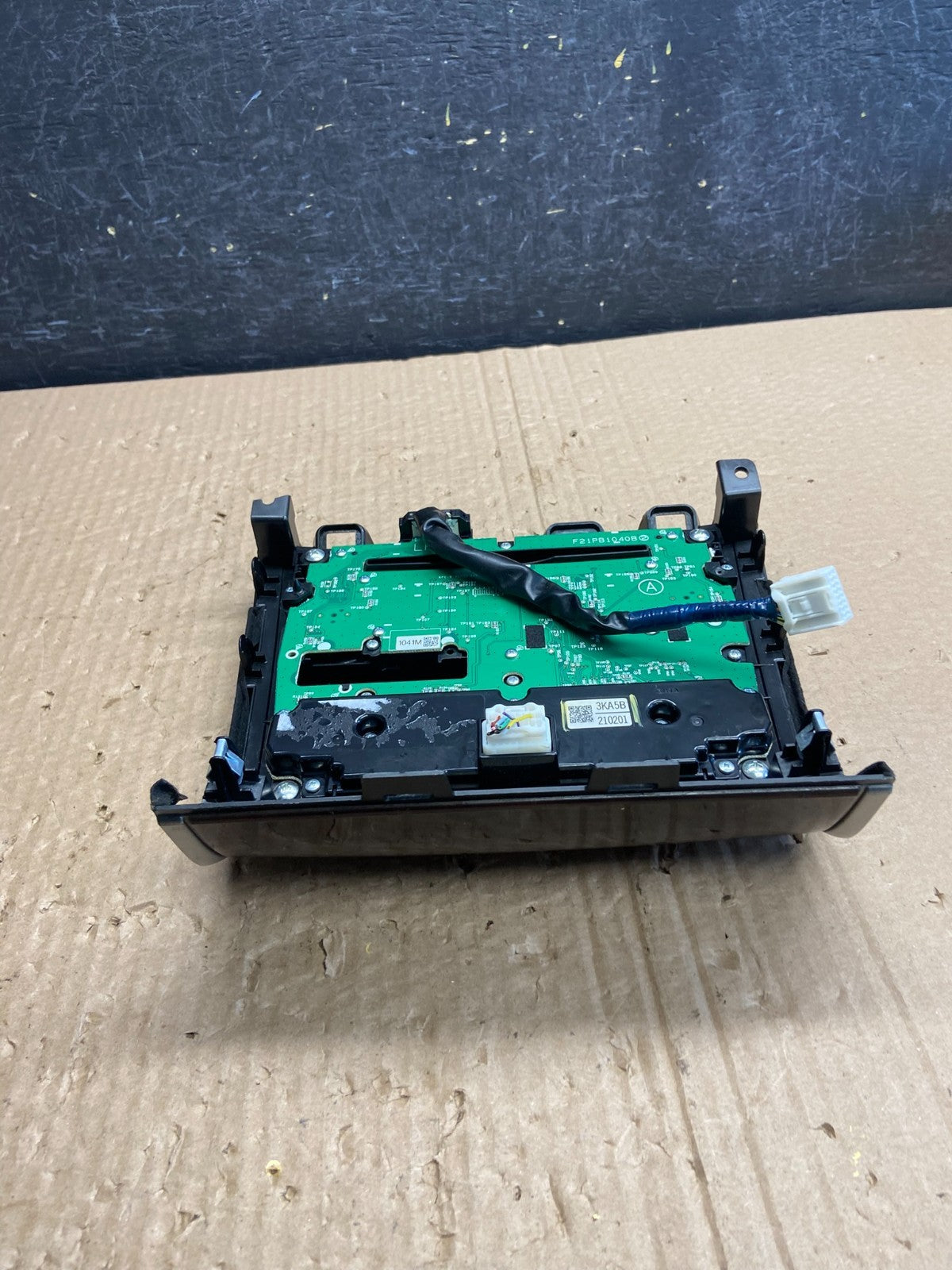 2013 to 2016 Nissan Pathfinder Radio Temperature Climate Control AF6372 DG6