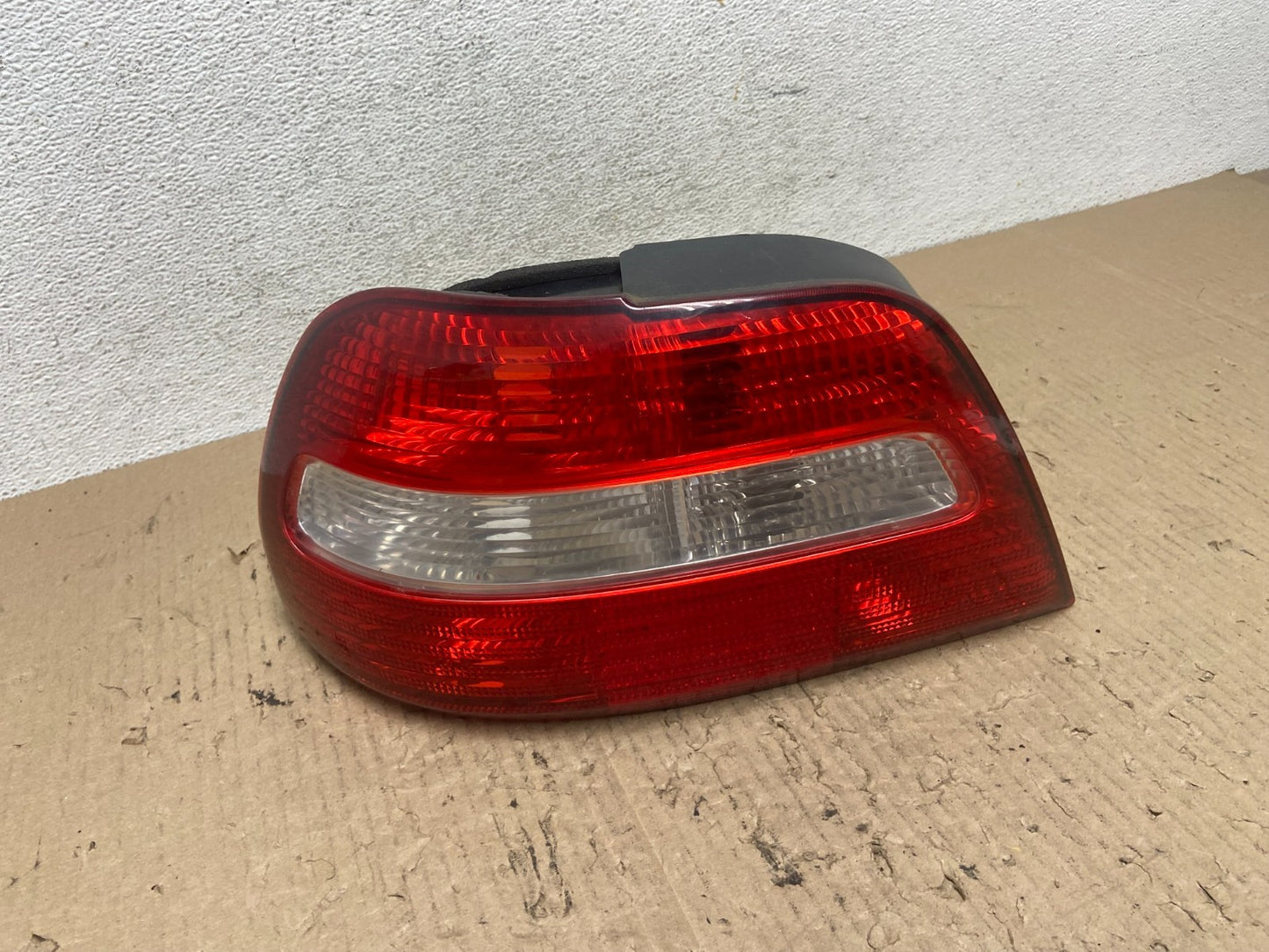 2001 to 2004 Volvo S40 Left Driver LH Side Tail Light AF7083 DG0