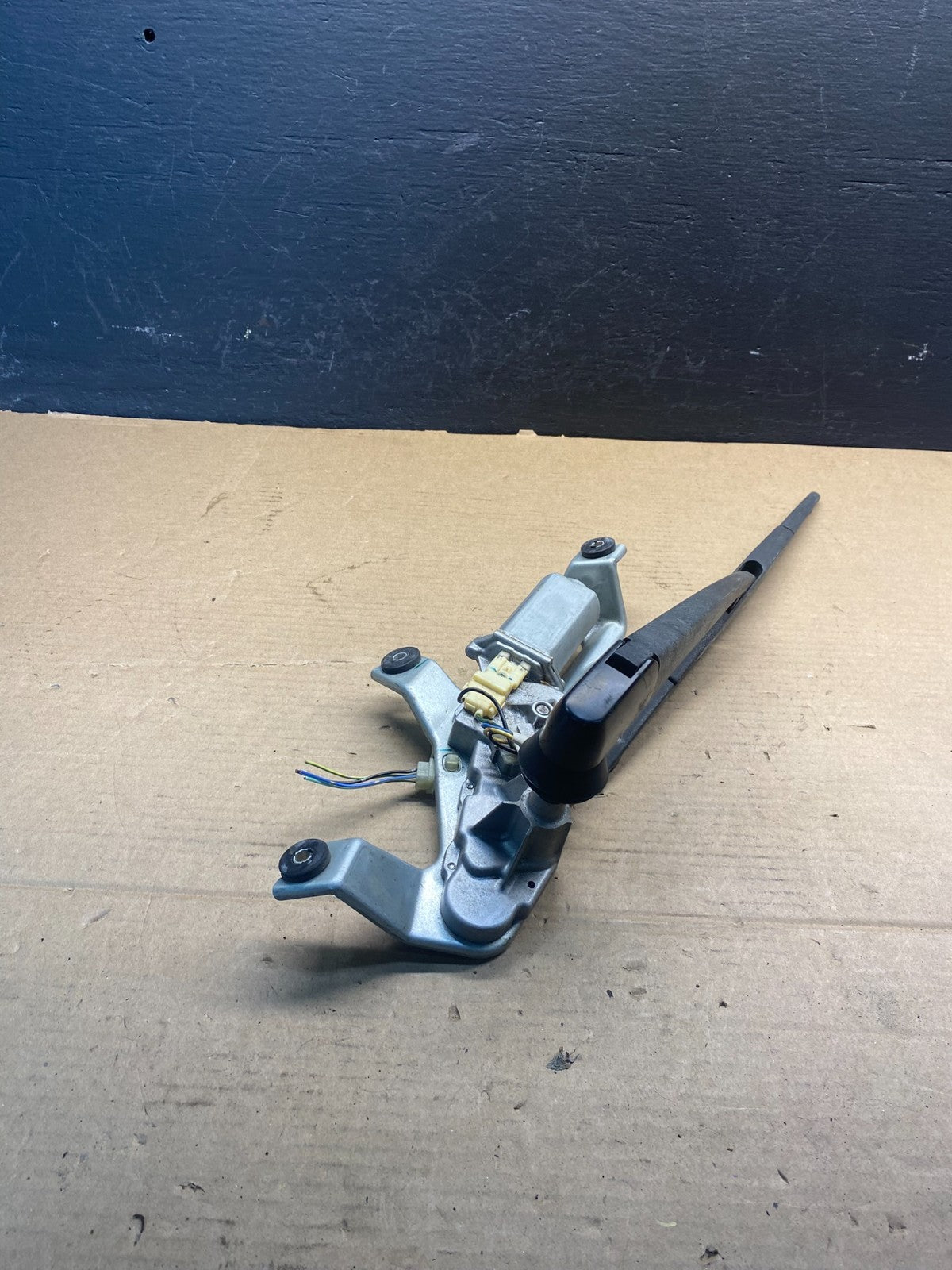 2005 to 2009 Subaru Legacy Outback Rear Windshield Wiper Motor AC45601