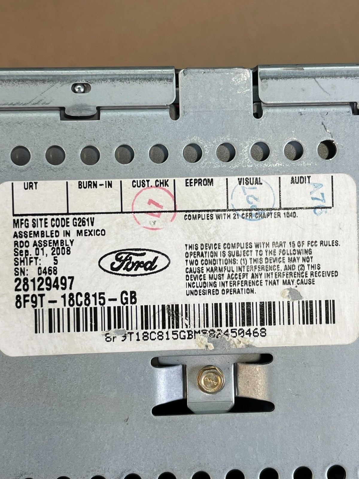 2008 - 2009 Ford Taurus X AM FM Radio MP3 6 Disc CD Player Auxiliary ad5936 DG9