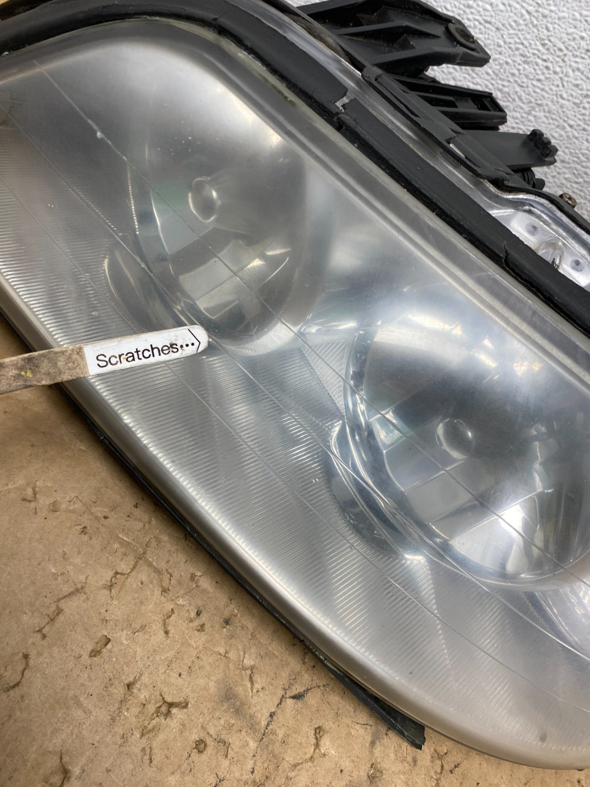2005 to 2011 Lincoln Town Car Left Driver LH Side Headlight AD3298 DW3