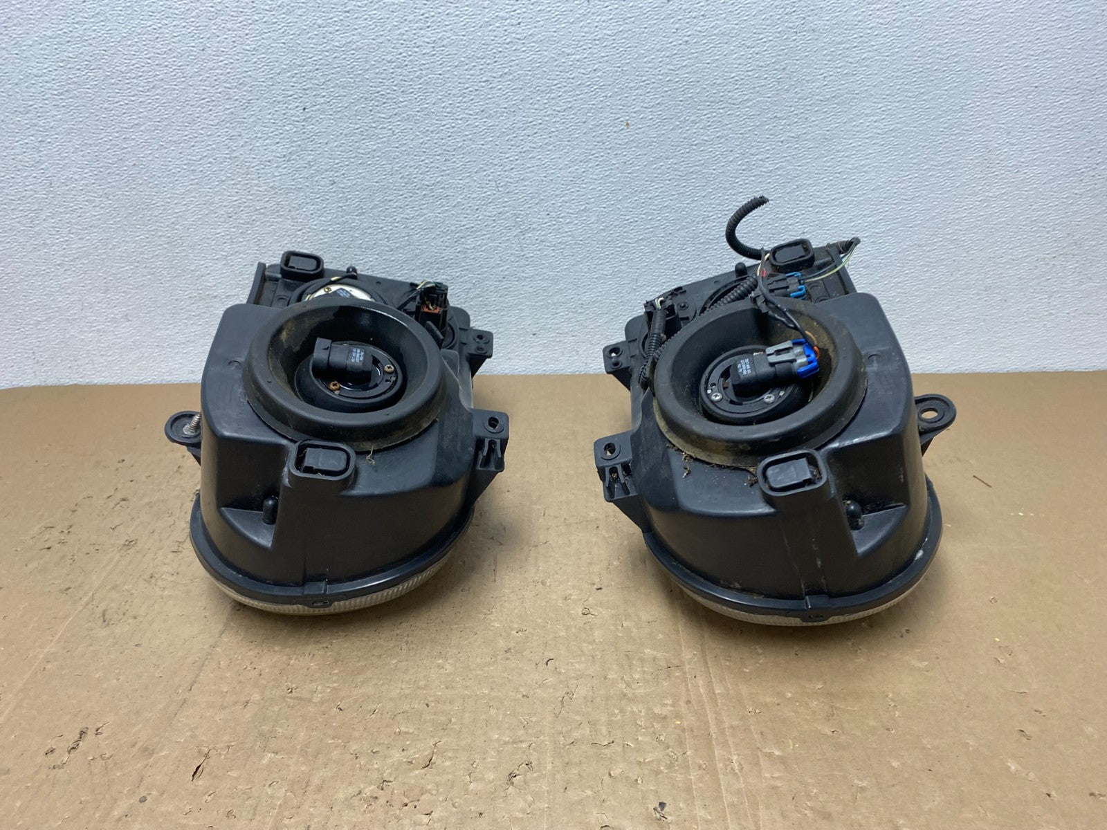 2005 to 2010 Chrysler 300C Left+Right Side Halogen Headlights AC6042 DW8