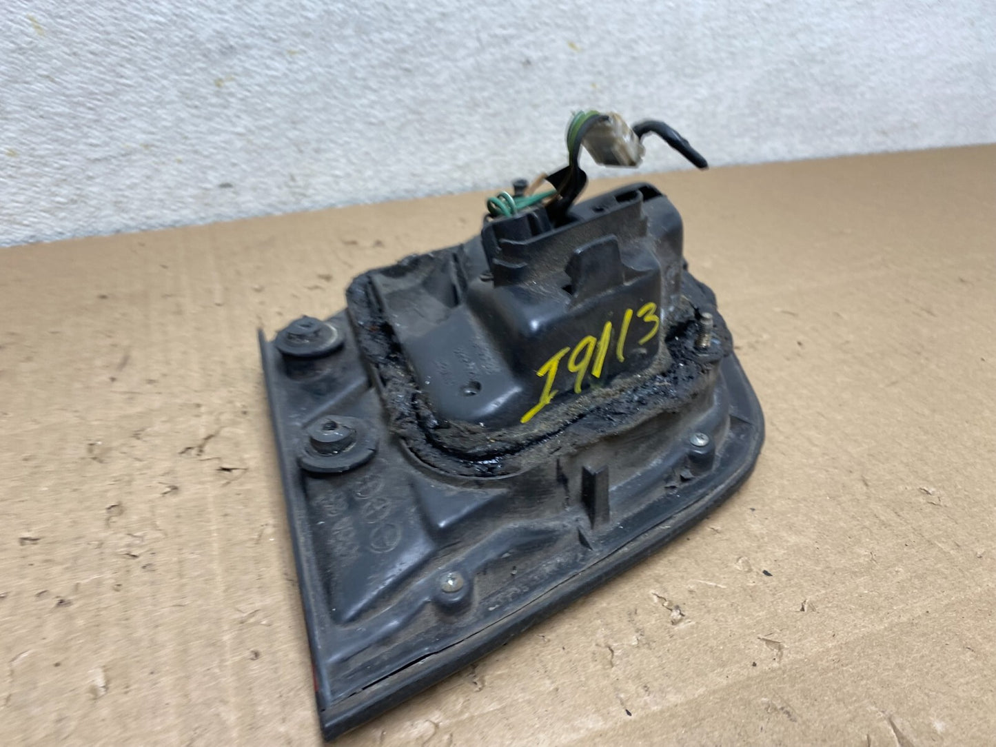 1997 1998 1999 Nissan Maxima Left Driver LH Inner Tail Light Oem I9113 DW7