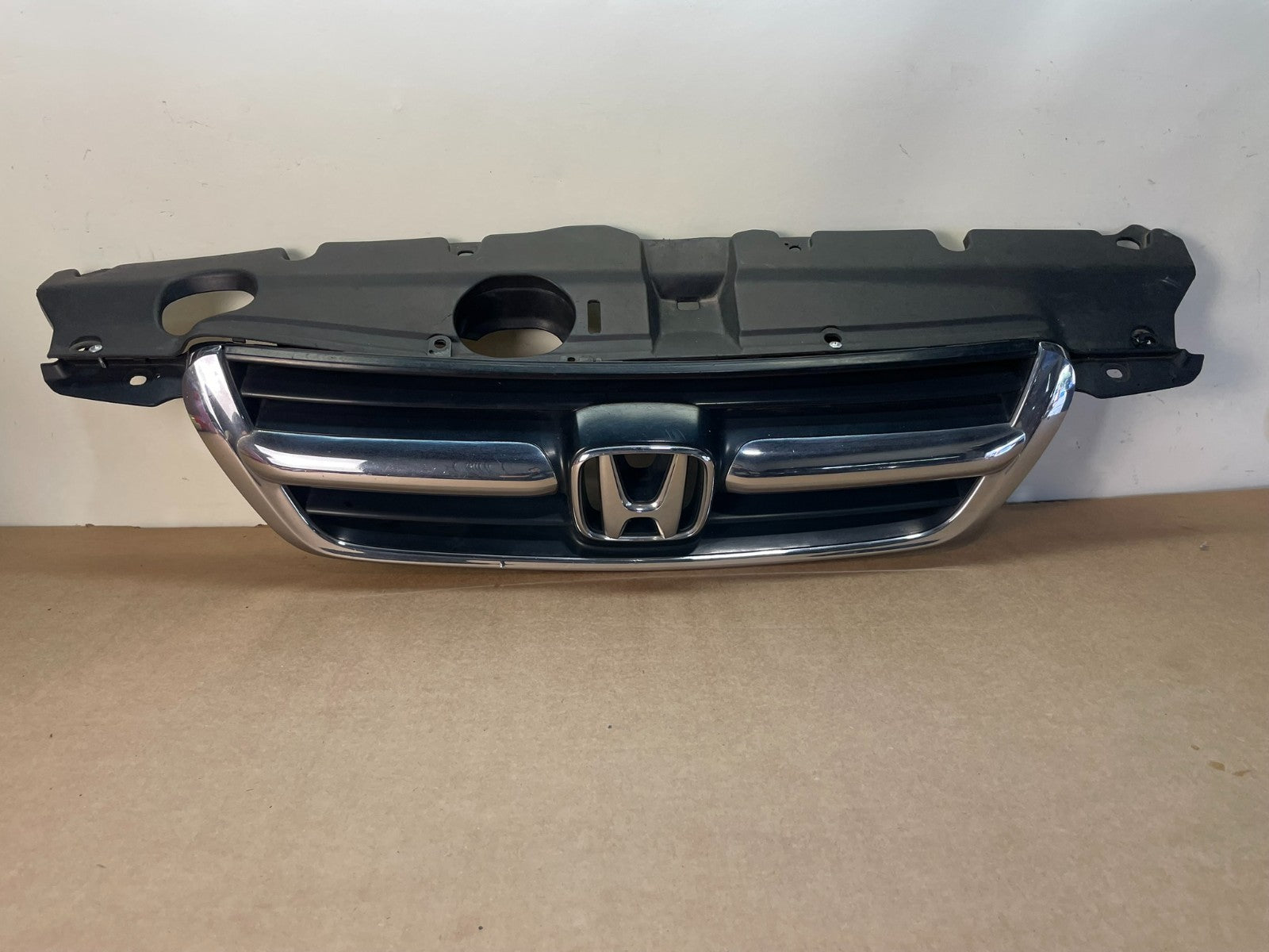 2002 to 2004 Honda CR-V CRV Front Upper Grille Grill Chrome AF8542 DG0