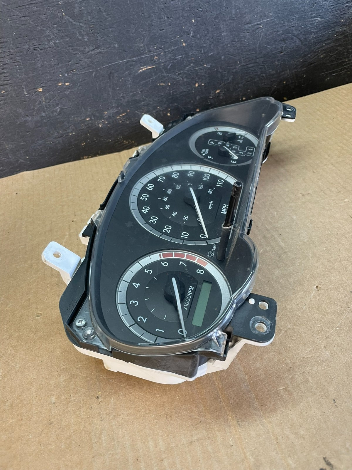 2004 2005 Toyota Sienna Speedometer Cluster Gauge AF3611 DG1