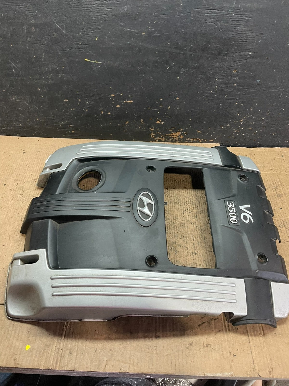 2001 to 2005 Hyundai XG350 V6 Engine Motor Cover T2588 DG3
