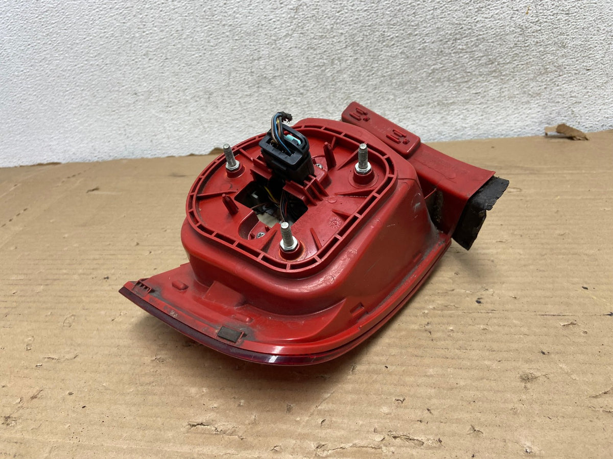 2006 to 2010 Volkswagen Passat Sedan Left Driver Side Tail Light AG8194 LK4