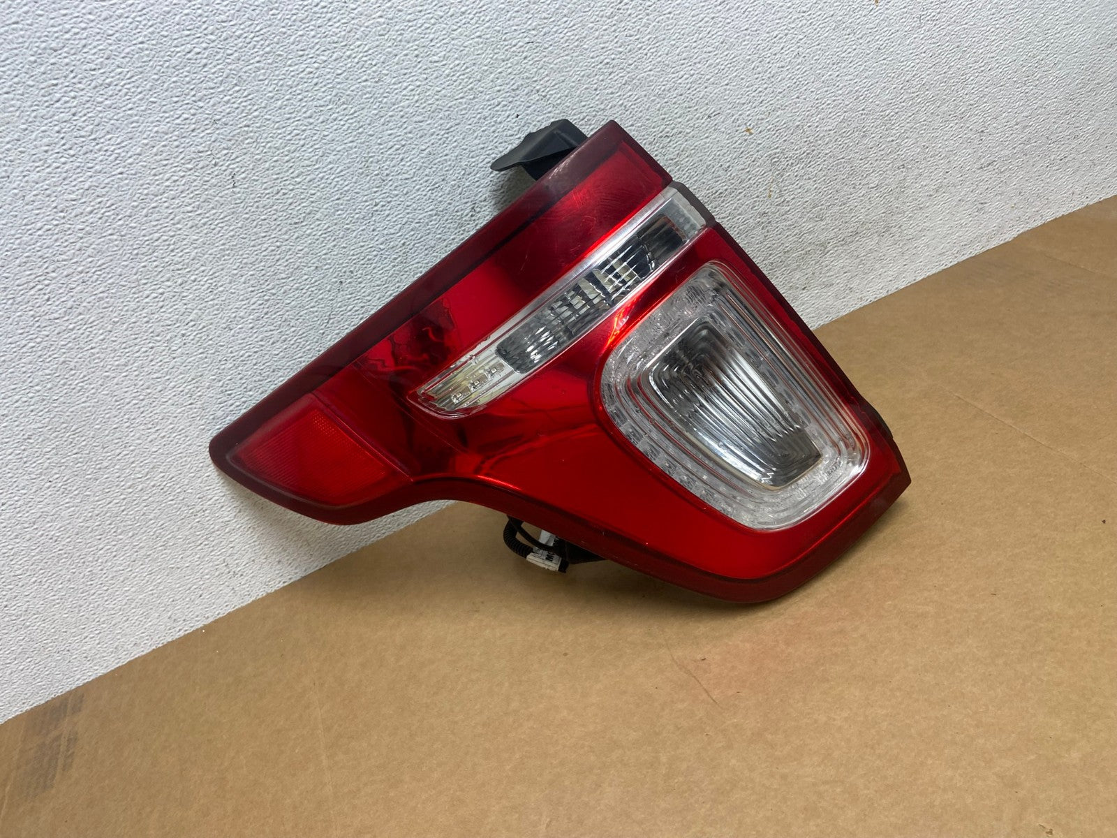 2011 2012 2013 2014 2015 Ford Explorer Left Driver LH Side Tail light AE2890 LK2