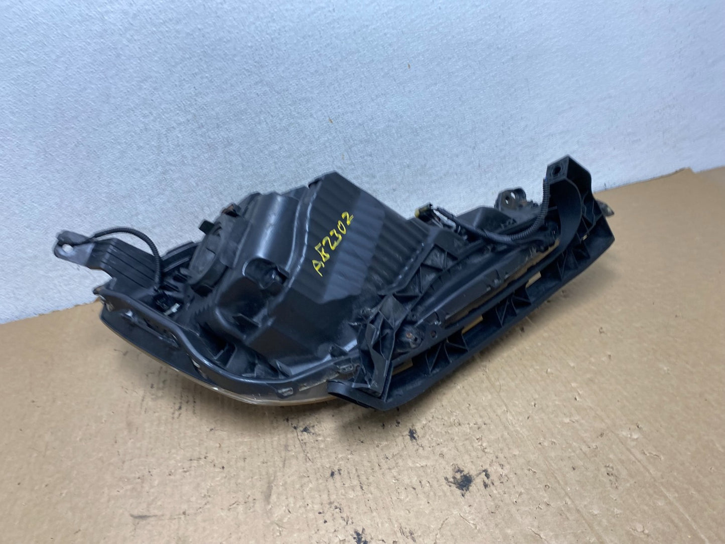 2009 to 2013 Honda Fit Left Driver LH Side Headlight Halogen AG2302 DW8