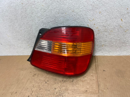 2001 - 2005 Lexus Gs300 Gs400 Gs430 Right Passenger Side Tail Light AI56521