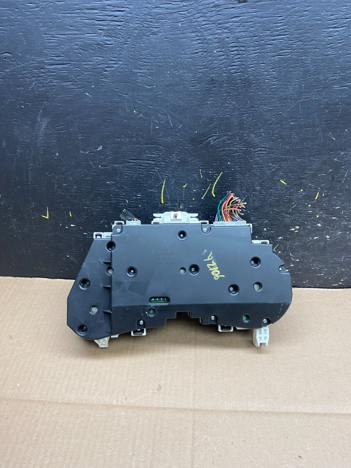 2005 2006 2007 Pontiac Vibe Speedometer Instrument Cluster Gauges Y2106 DG3