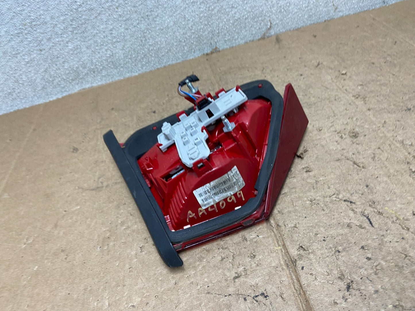 2012 to 2015 Volkswagen Passat Right Passenger Tail light inner Oem AA4099 DW5