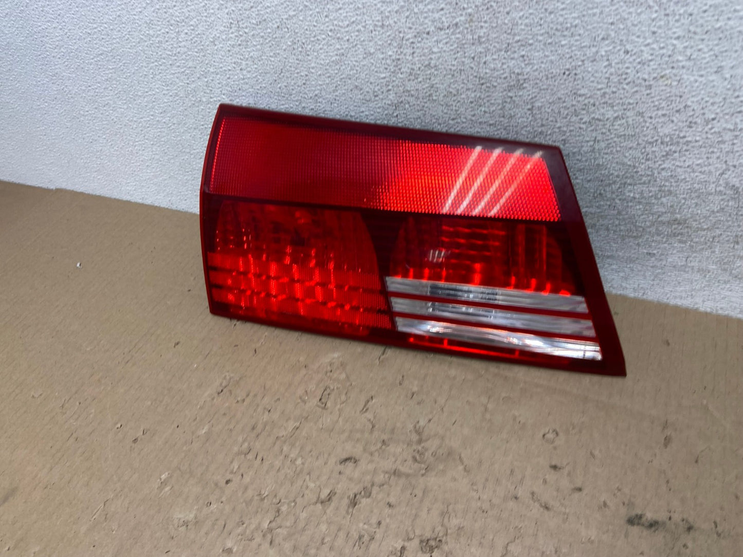 2004 - 2005 Toyota Sienna Left Driver LH Side Inner Tail Light AG6548 LK1