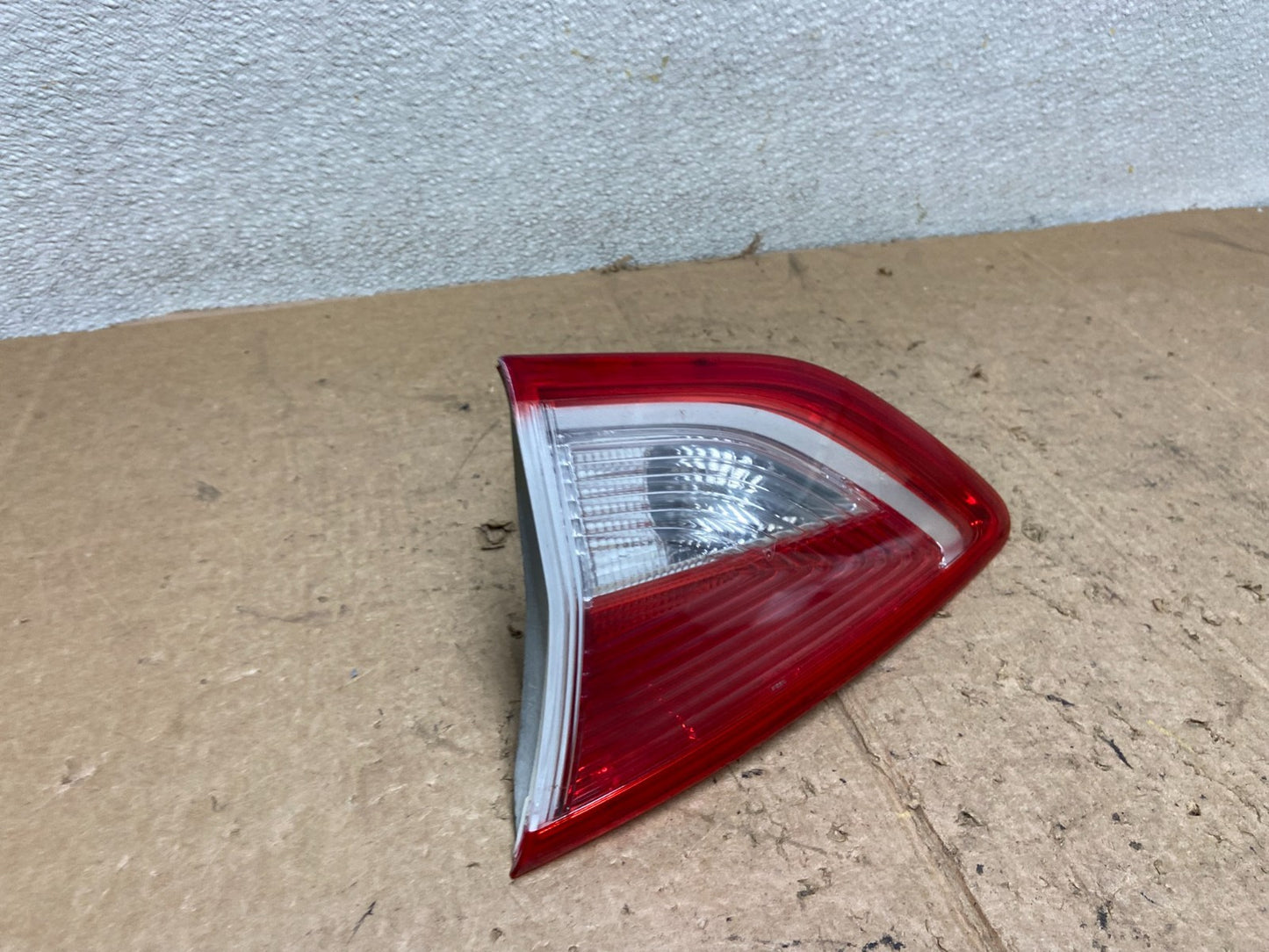 2013 to 2016 Ford Escape Right Passenger RH Side Inner Tail Light OEM AA5053 DW2