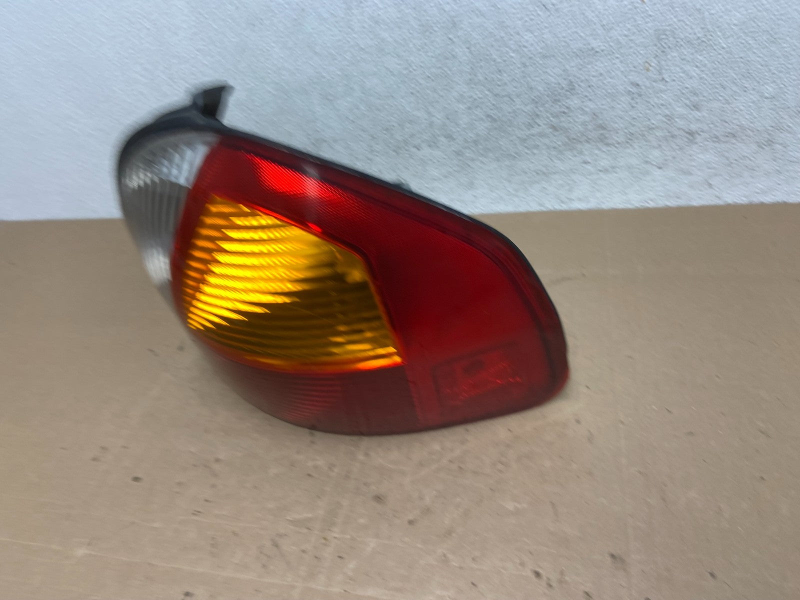2001 2002 2003 2004 Hyundai Santa Fe Right Passenger Rh Tail Light AE5998 DW1