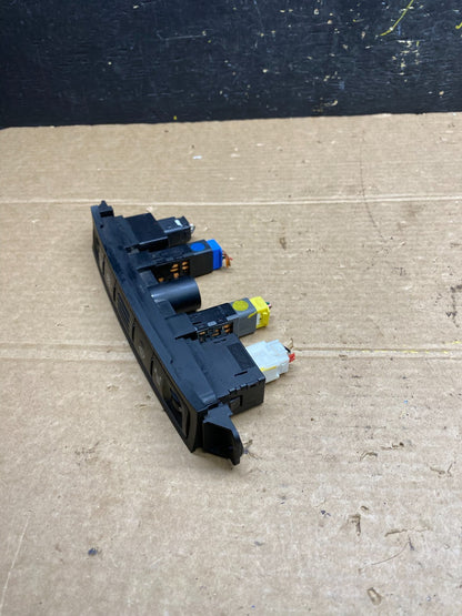 2006 - 2012 Kia Sedona Entourage Heated Seats ESC OFF Switches Panel W9462 DG2