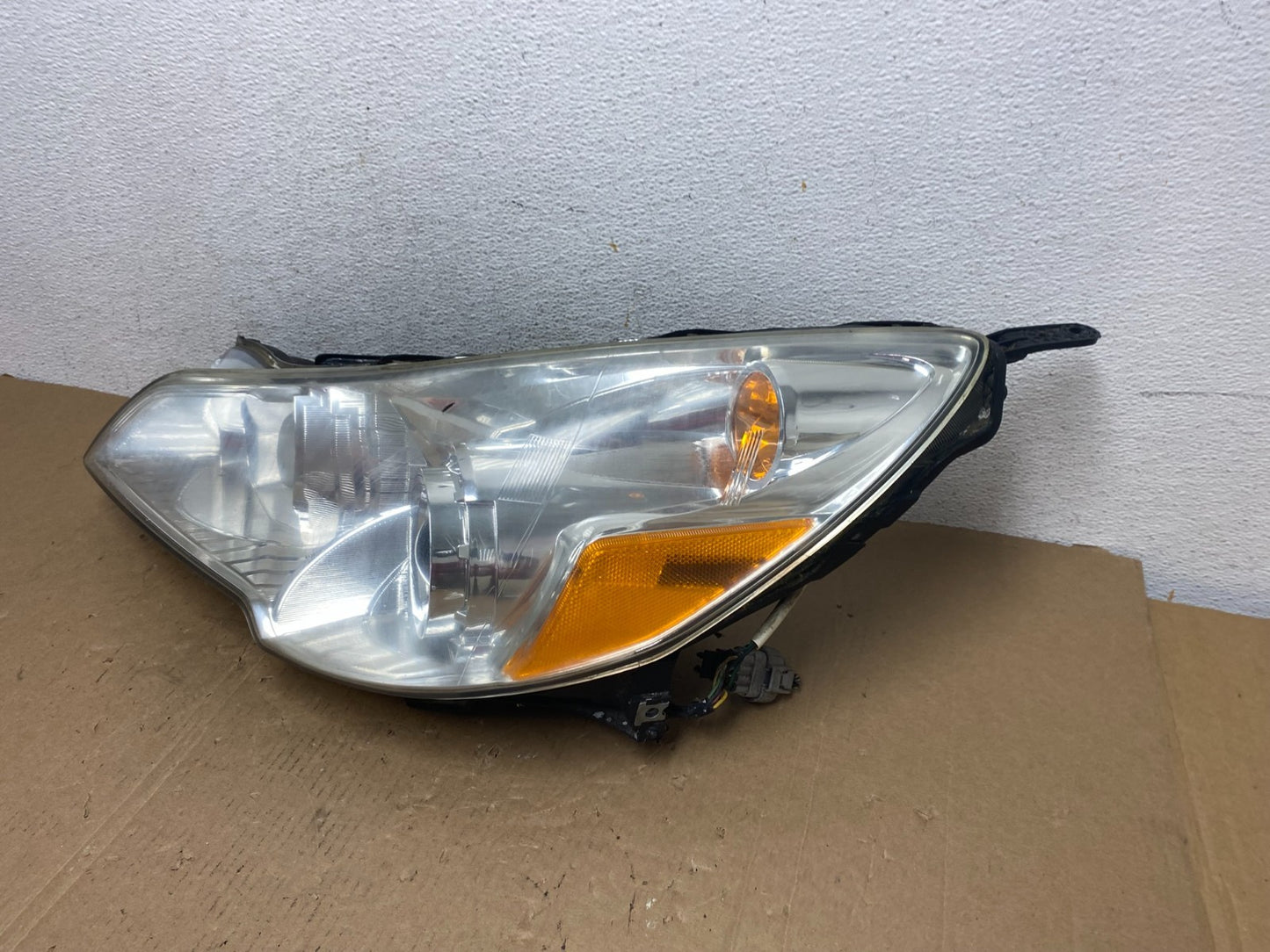 2010 2011 2012 Subaru Legacy Outback Left Driver Halogen Headlight AD7970 DW1