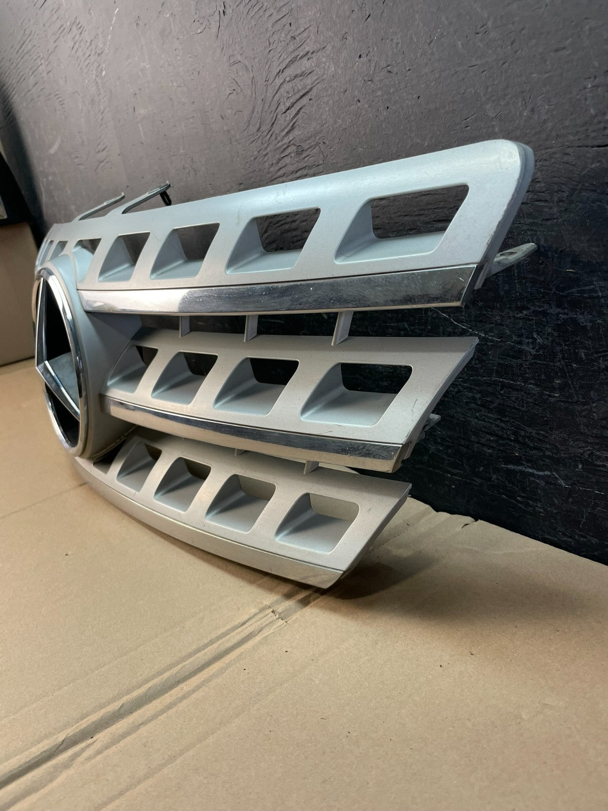 2009 to 2011 Mercedes ML-Class W164 Front Bumper Grille Grill AD8323 DG1