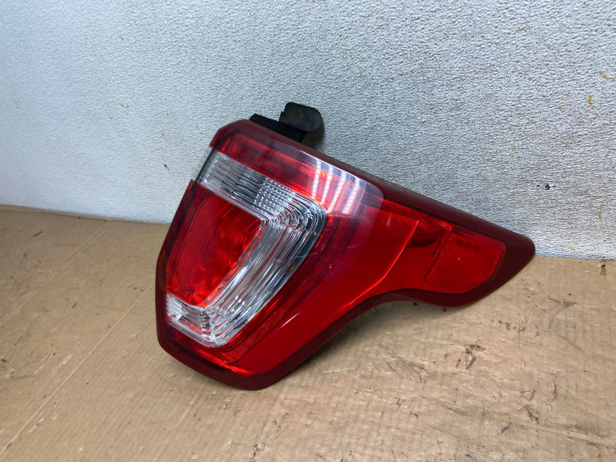2016 -2019 Ford Explorer Right Passenger Side Rh Tail light AI8267 LK1