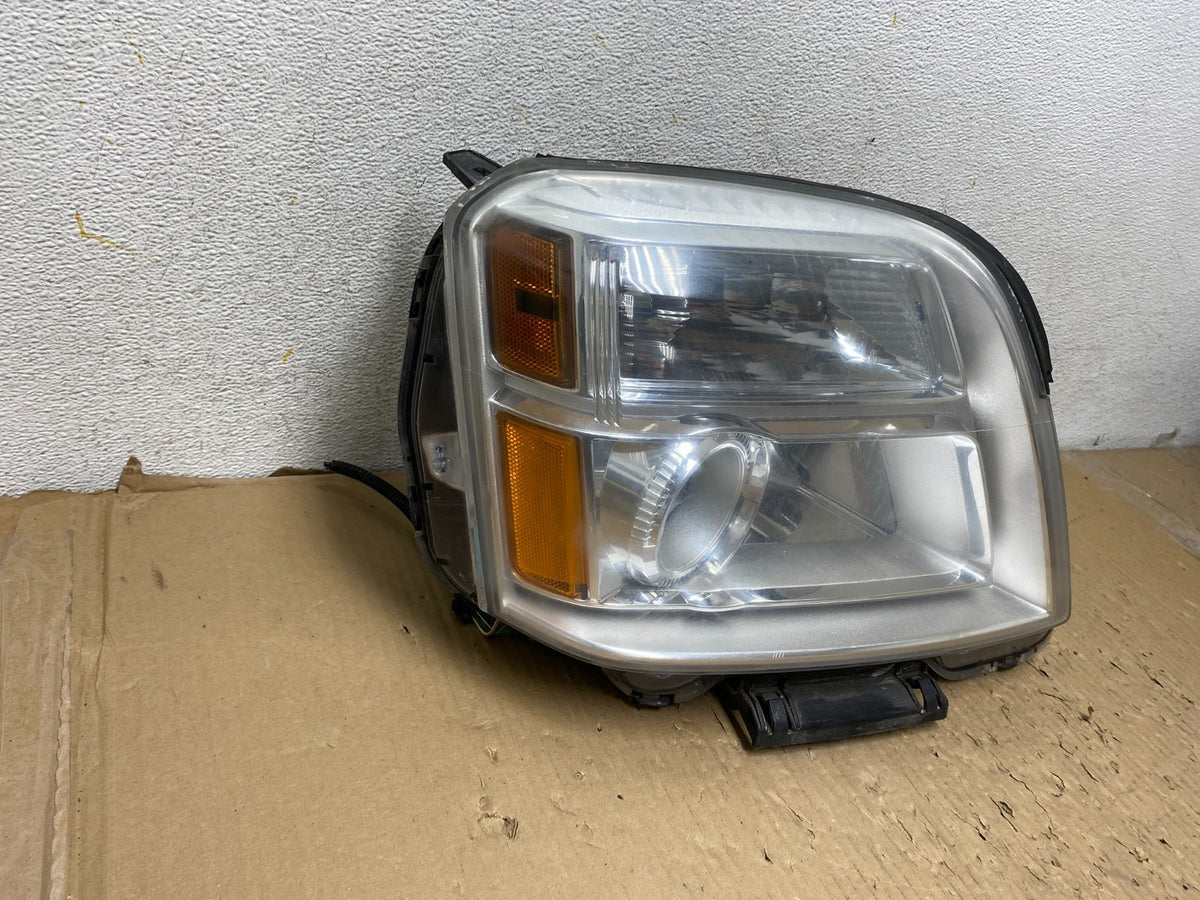 2010 to 2015 GMC Terrain Halogen Passenger Right Rh Side Headlight AH2869 DW1