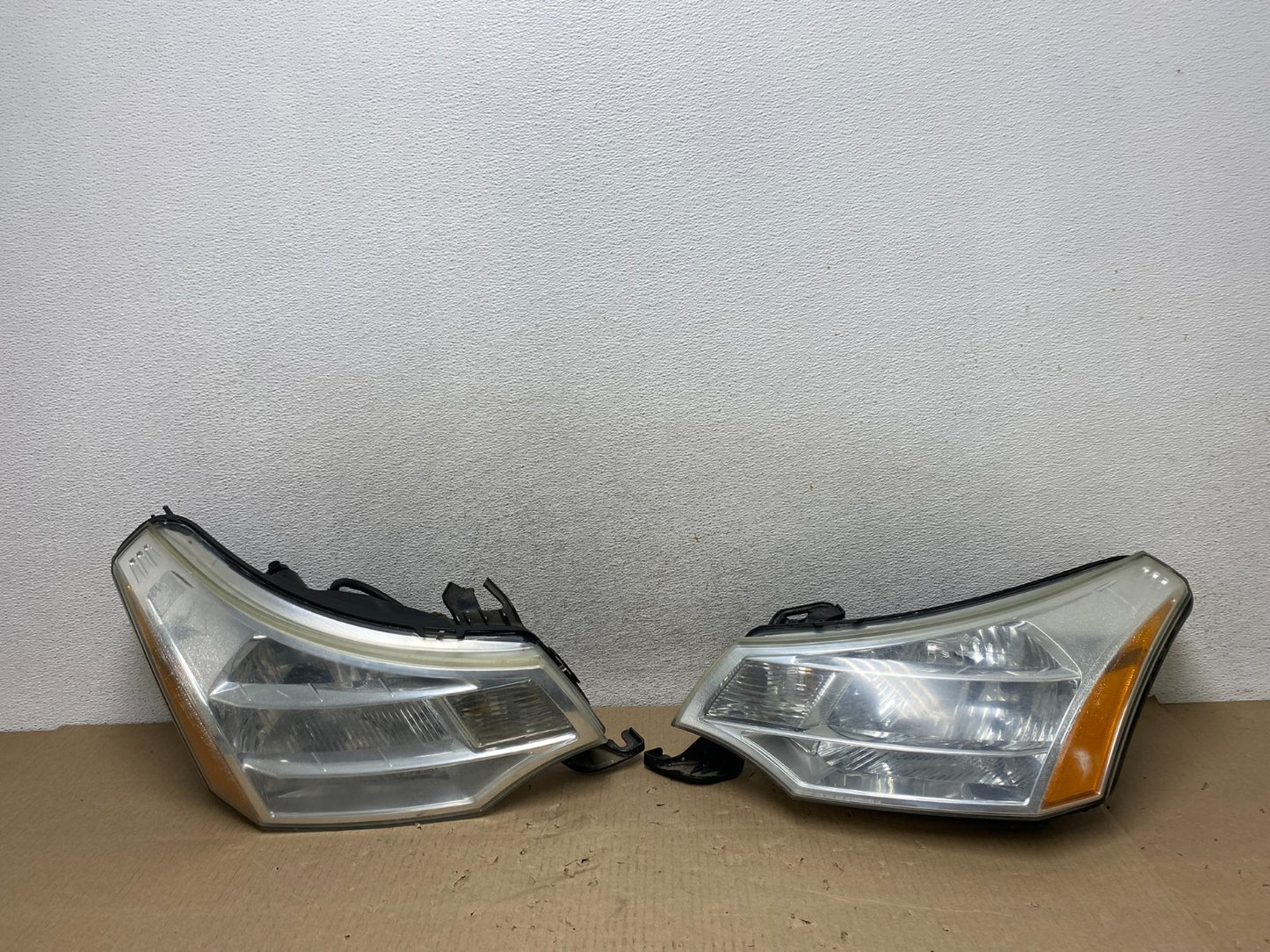 2008 2009 2010 2011 Ford Focus Left+Right Headlights Halogen AG5893 DW0