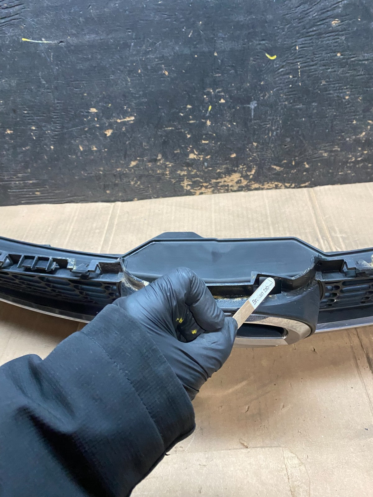 2007 - 2009 Mazda CX9 CX-9 Front Upper Grill Grille Emblem OEM V9947 DG8
