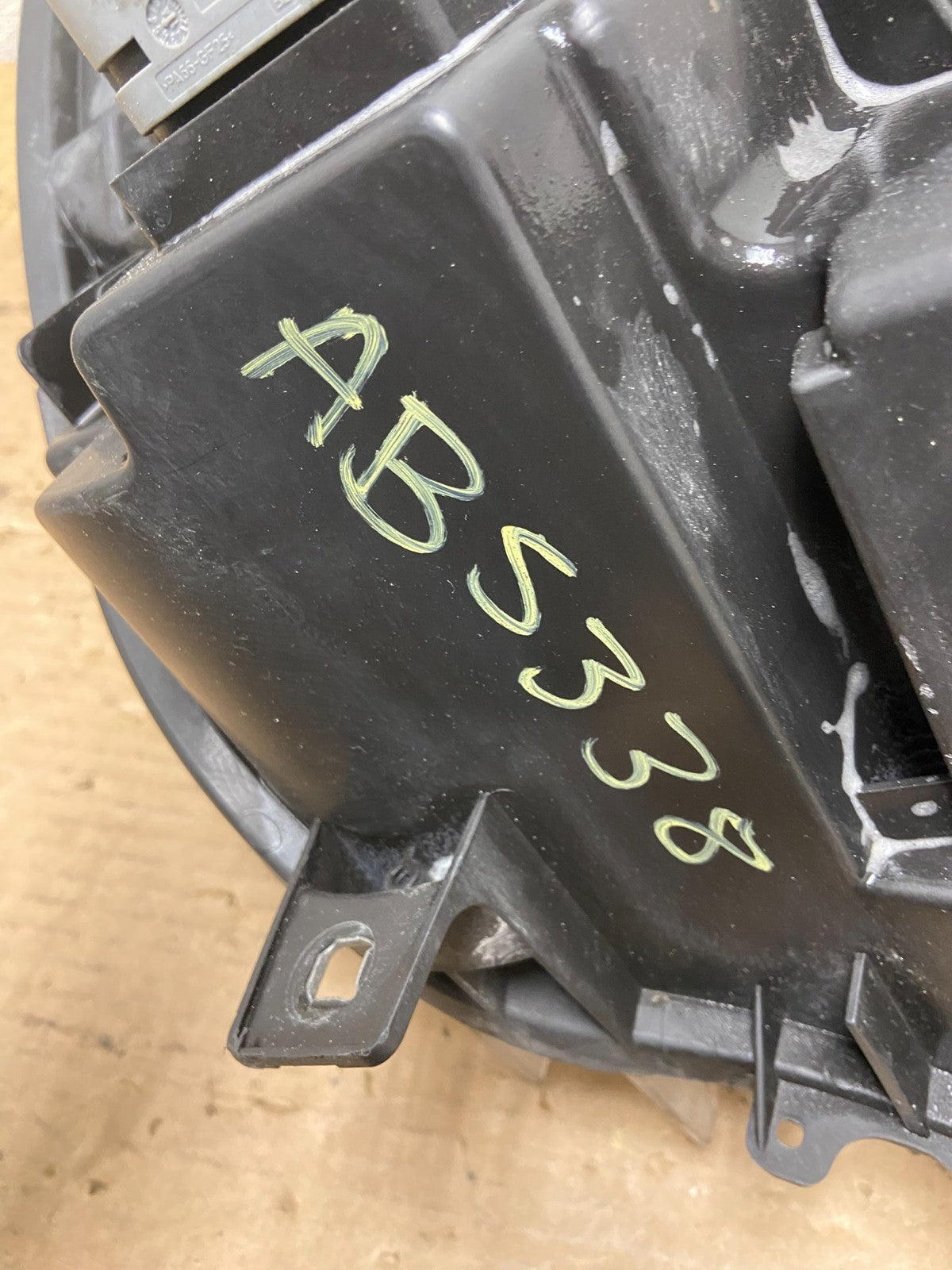 2014 to 2017 Mercedes Sprinter Headlight Left Driver LH Halogen Oem AB5338 DG10