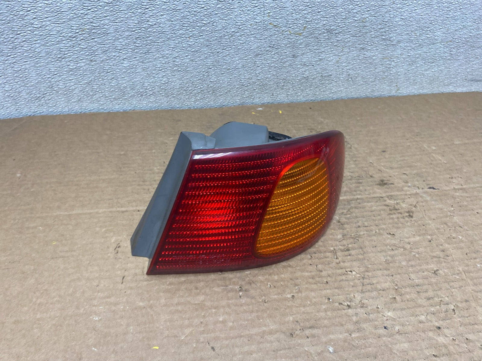1998 1999 2000 Toyota Corolla Right Passenger Side Tail light OEM Z2746 DW2