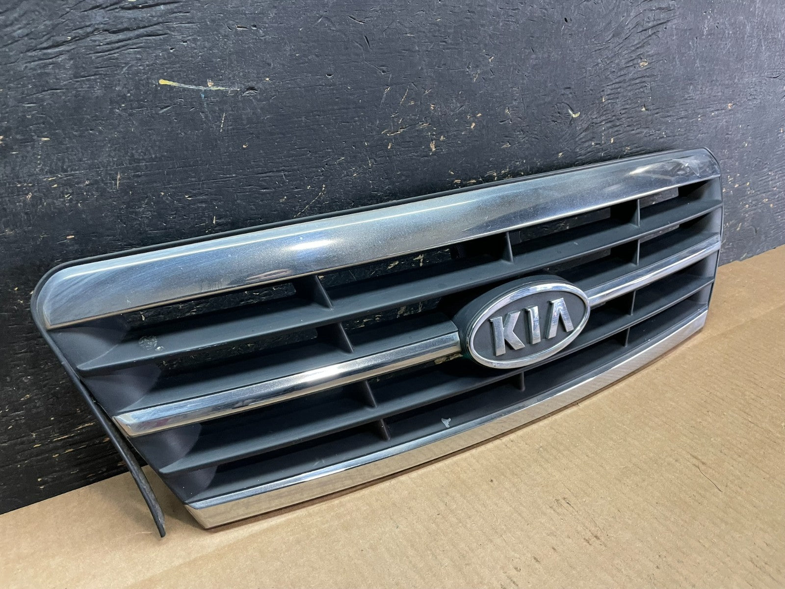 2004 to 2006 Kia Optima Front Grille Grill AA91141
