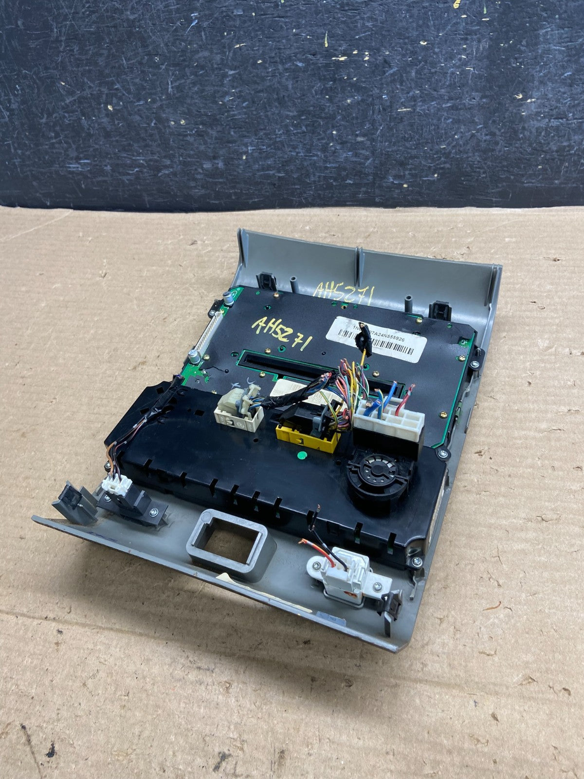 2004 - 2007 Nissan Titan Radio CD Player Climate Control AH5271 DG6