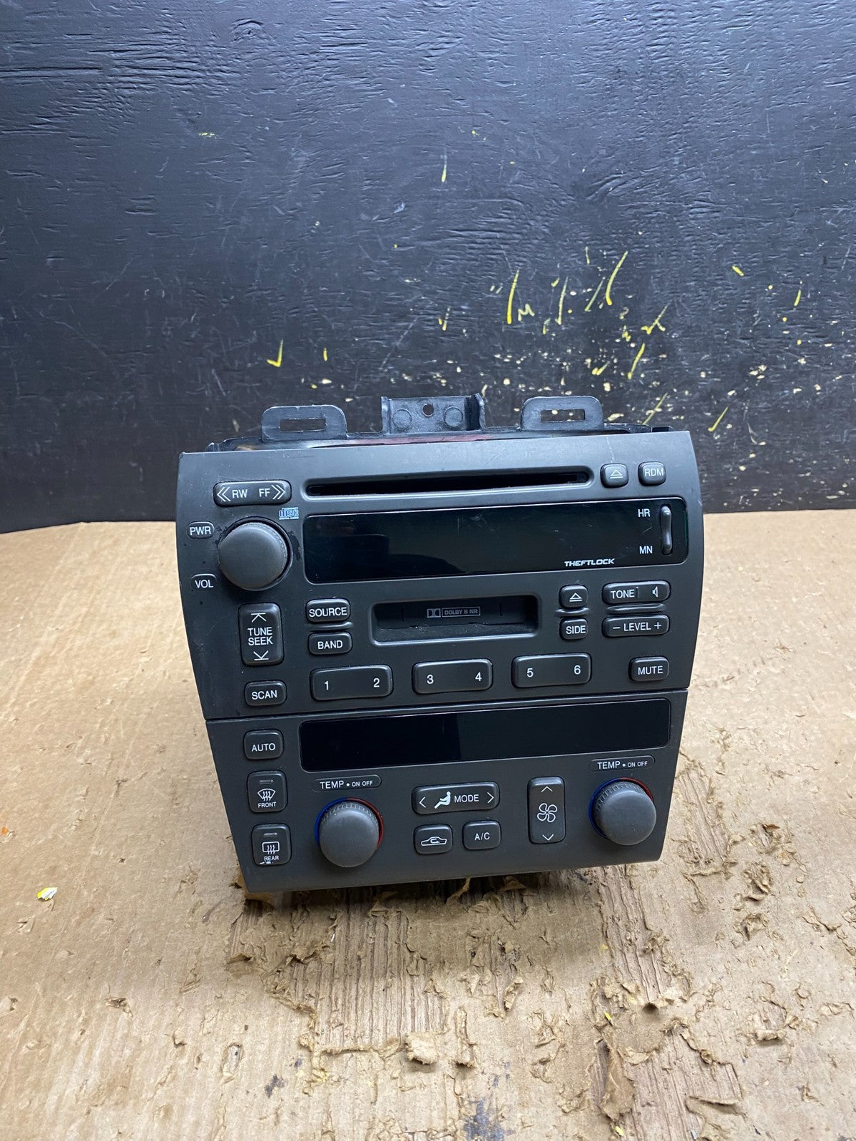 1998 to 2001 Cadillac Seville Radio CD Player Climate Control OEM Z9824 DG0