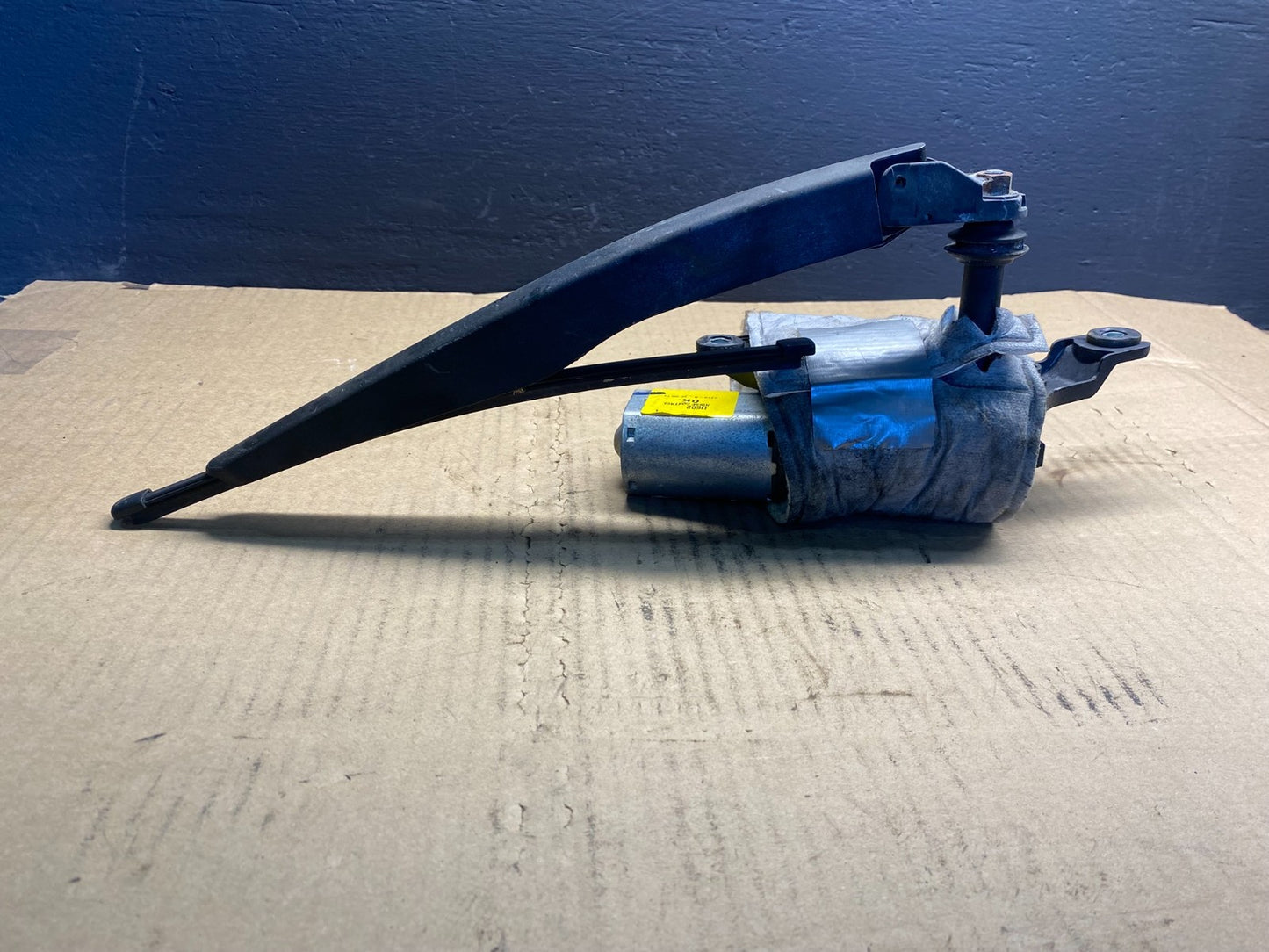 2011 to 2019 Ford Explorer Rear Windshield Wiper Motor OEM ab7392 DG3