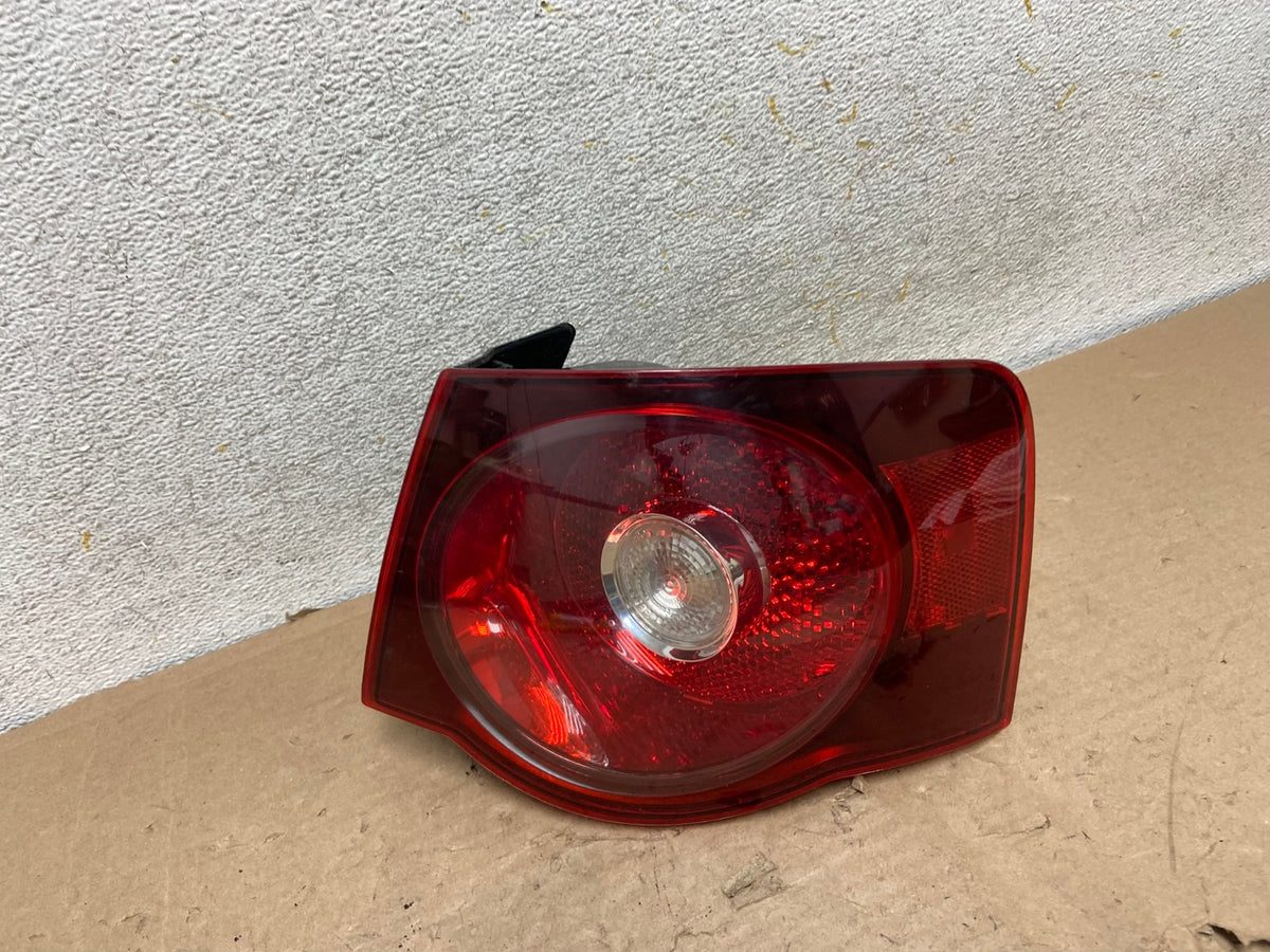 2008 2009 2010 Volkswagen Jetta Right Passenger RH Side Tail Light AI1135 LK0